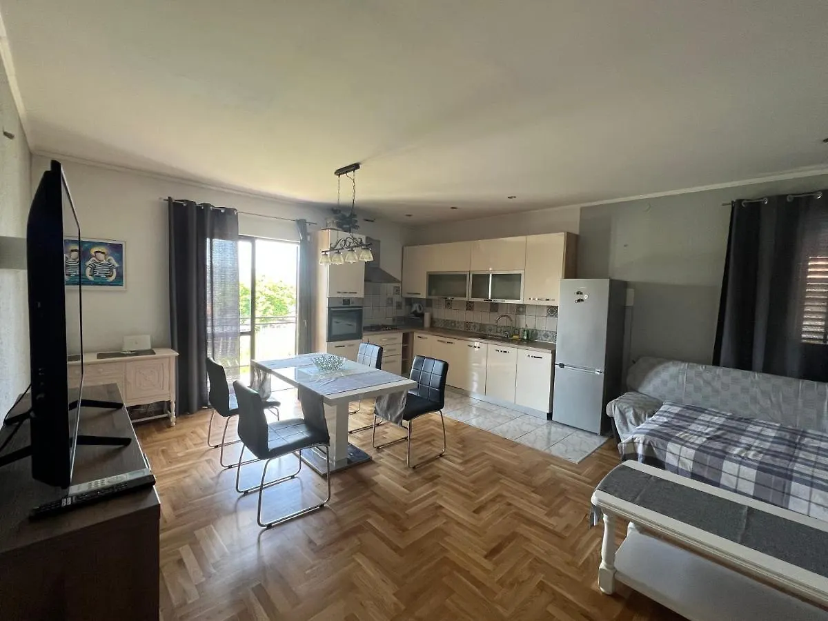 Apartments And Pansion M&R Turanj
