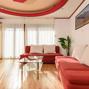 apartments-sofija-trogir.hotels-in-trogir.com/